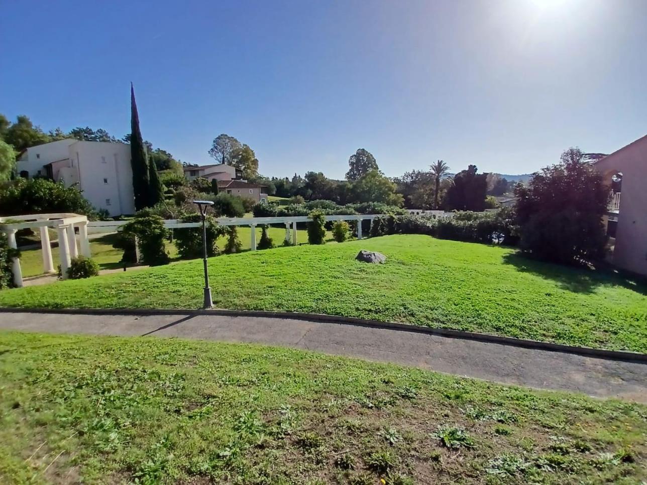 Appartement Grimaud bord de mer Eksteriør bilde